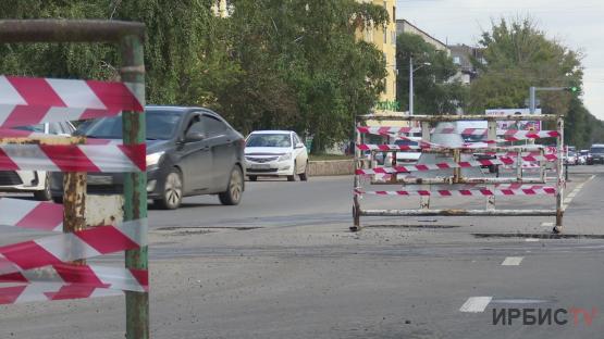 Огороженные люки становятся причиной ДТП в Павлодаре